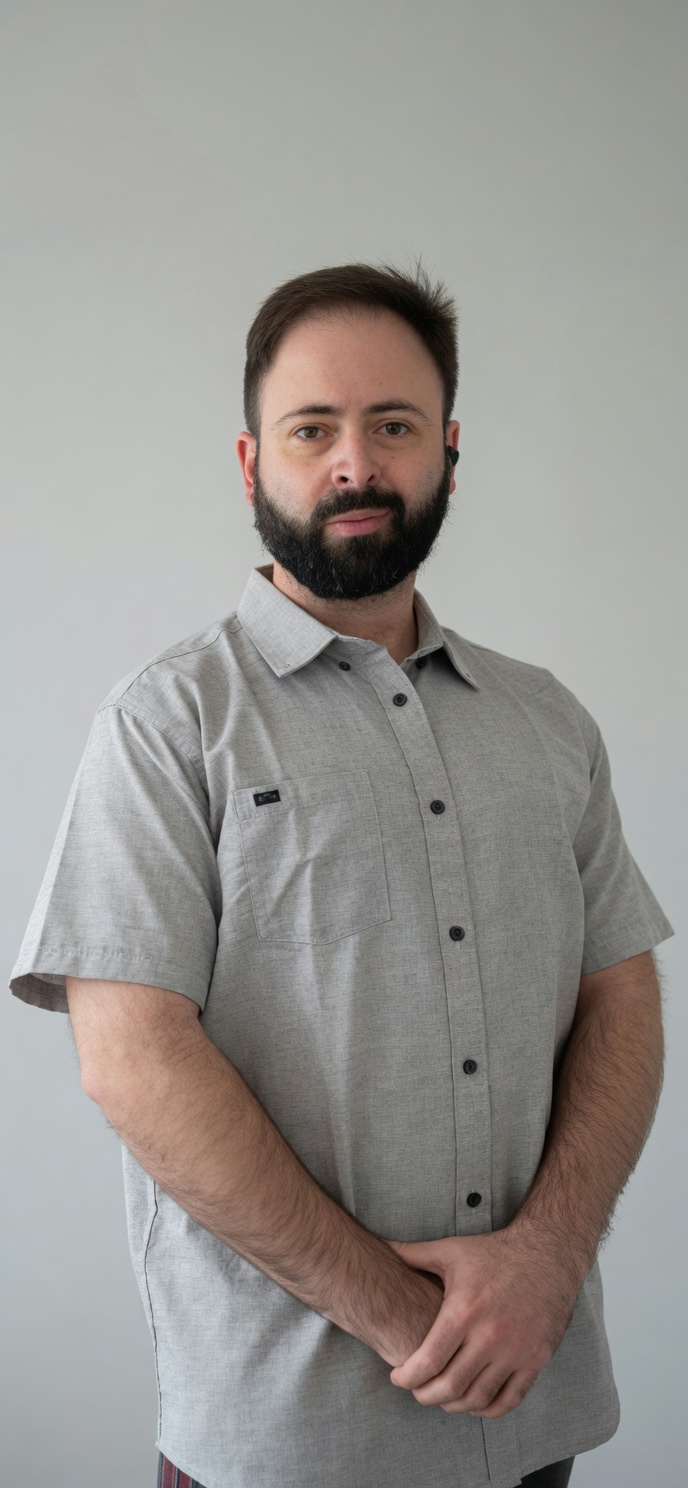 Aaron Glinatsis, Principal Broker at PeopleMoney